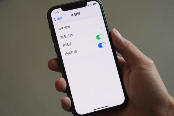 如何在手机上截屏?