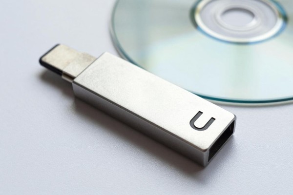 U盘可以存光盘里的东西吗