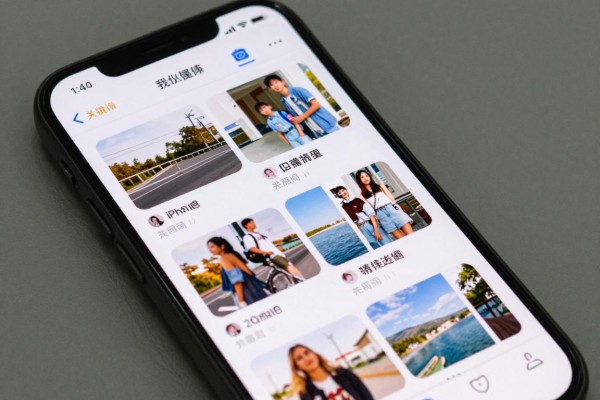 iPhone相册里能直接拼图吗？
